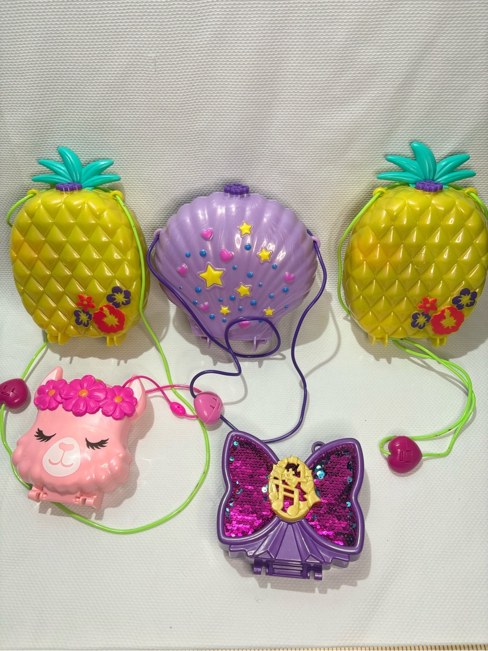 Polly Pocket wearable purse sets includes 5 purses